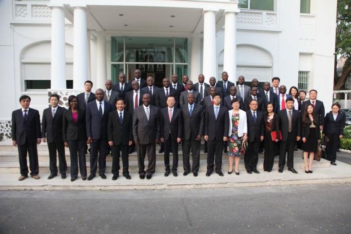 Côte d’Ivoire : Les financements octroyés par la Chine estimés à plus de 900 milliards FCFA à fin septembre 2015 (PM)