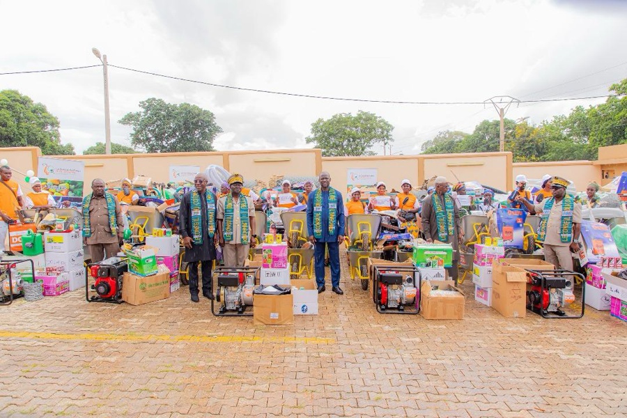 Durabilité : le Conseil du Coton et de l'Anacarde offre des kits agricoles et apicoles aux groupements de femmes et associations 
