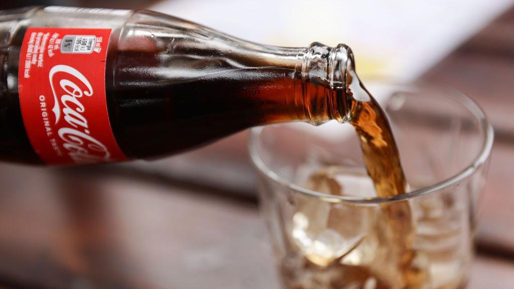 Pourquoi Trump veut-il que Coca-Cola modifie un ingrédient clé de la boisson gazeuse aux États-Unis ?