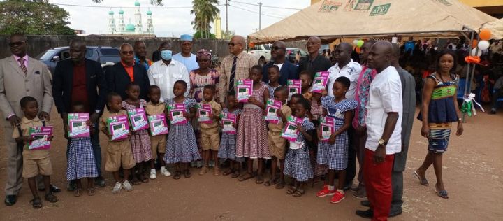 Plus de 100 000 manuels scolaires distribués aux élèves des IEP du Gontougo