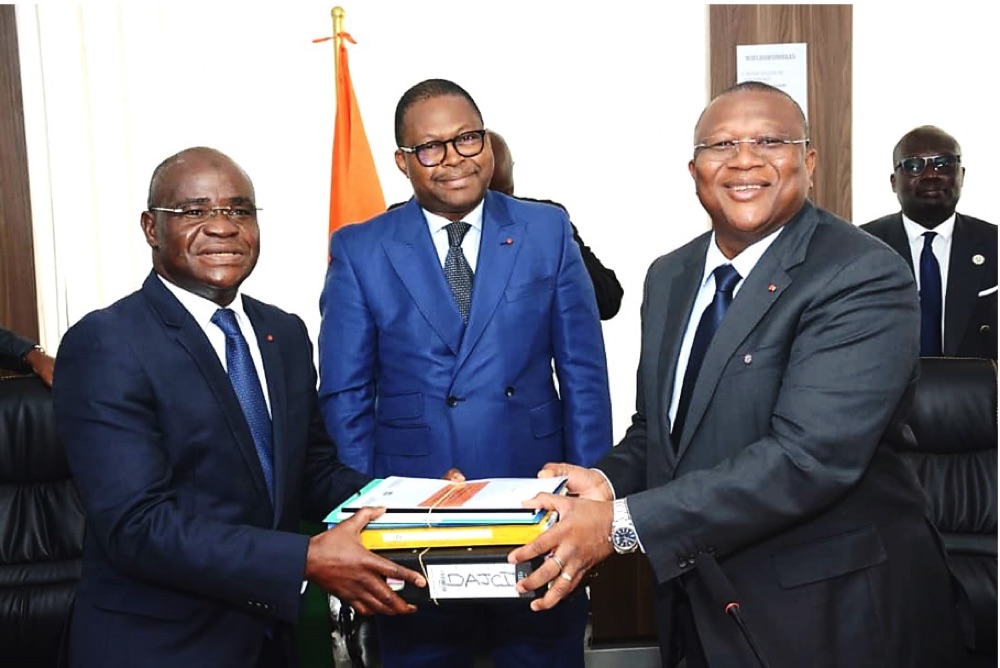 Economie numérique : Amadou Coulibaly passe les charges à Ibrahim Kalil Konaté