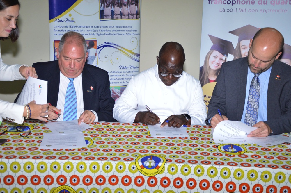 Education : l’école catholique du Centre-est du Canada offre des opportunités d’étude aux élèves et étudiants ivoiriens à travers la signature d’une convention