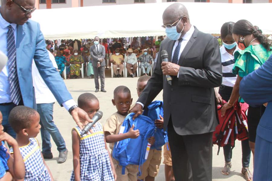 Éducation: les élèves de Yopougon reçoivent du matériel scolaire de la municipalité