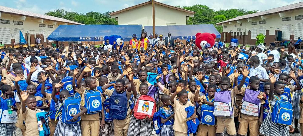 Éducation : l’ONG N’KLO BAKAN remplace 550 sacs de riz par des sacs d’école dans un village près de Bouaké