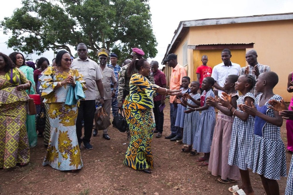 Éducation : L’Ong Wou-Flo distribue 414 kits  aux  élèves des villages de Sérigbokaha et Ouéréguékaha