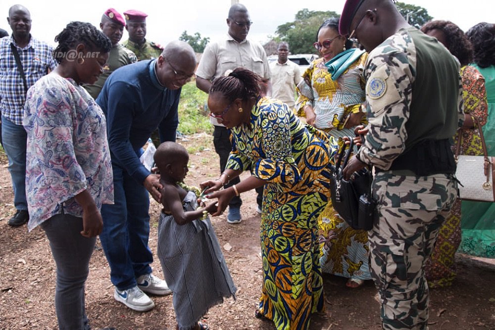 Éducation : L’Ong Wou-Flo distribue 414 kits  aux  élèves des villages de Sérigbokaha et Ouéréguékaha