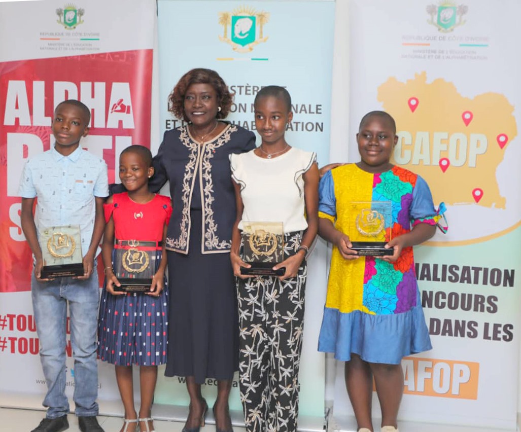 Éducation nationale et Alphabétisation: la ministre Mariatou Koné célèbre les lauréats des 2ème et 3ème prix d’excellence 2023