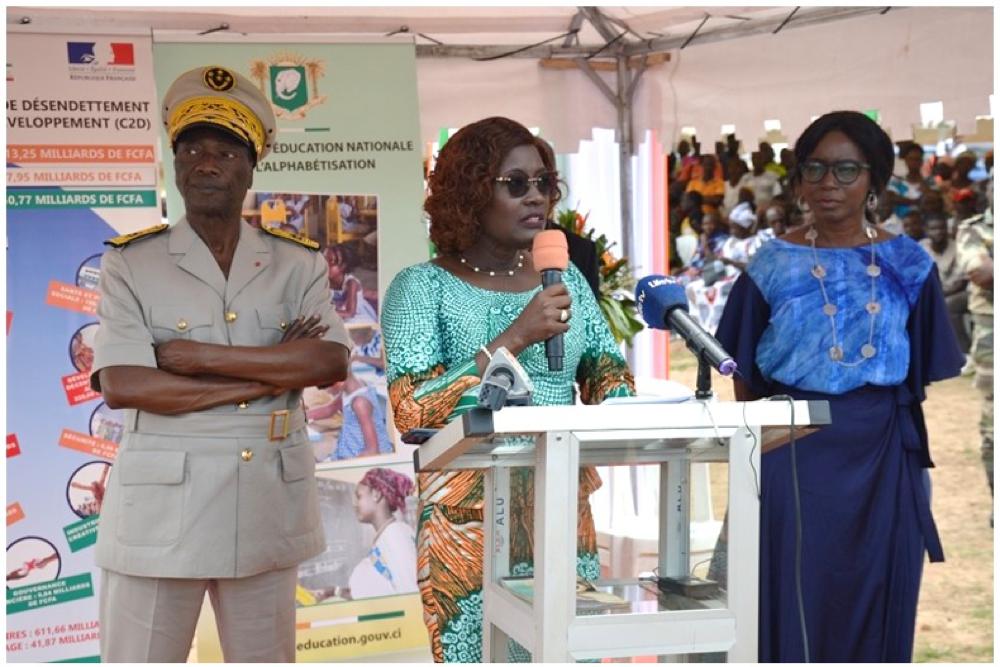 Éducation nationale : la ministre Mariatou Koné remet des équipements informatiques et bureautiques aux collèges de proximité du C2D de Bouaflé