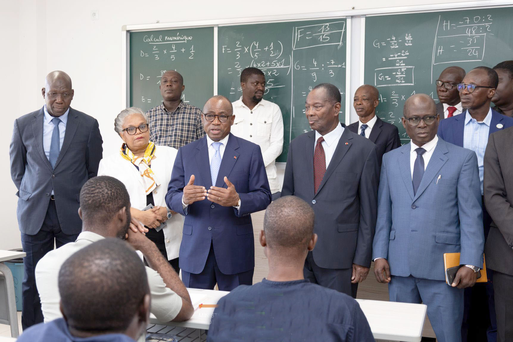 Éducation nationale : la première session de formation des 1 800 enseignants contractuels de lycées et collèges recrutés en Mathématiques et Sciences Physiques lancée