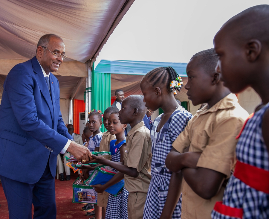 Éducation nationale/ rentrée scolaire 2023-2024 : le Premier Ministre Patrick Achi lance officiellement la distribution de 3 769 663 kits scolaires pour 7,7 milliards FCFA