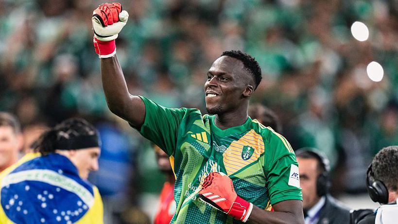 « Je suis allé en Arabie saoudite pour les trophées, pas pour l'argent » - Edouard Mendy