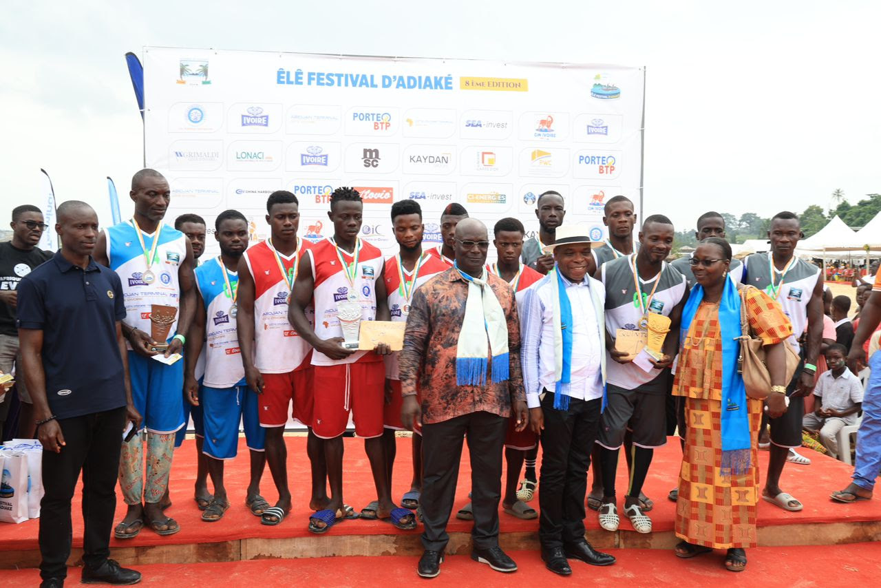 Êlê festival à Adiaké: les Anges de Kakoukro lagune s'adjugent le super prix de la course des pirogues
