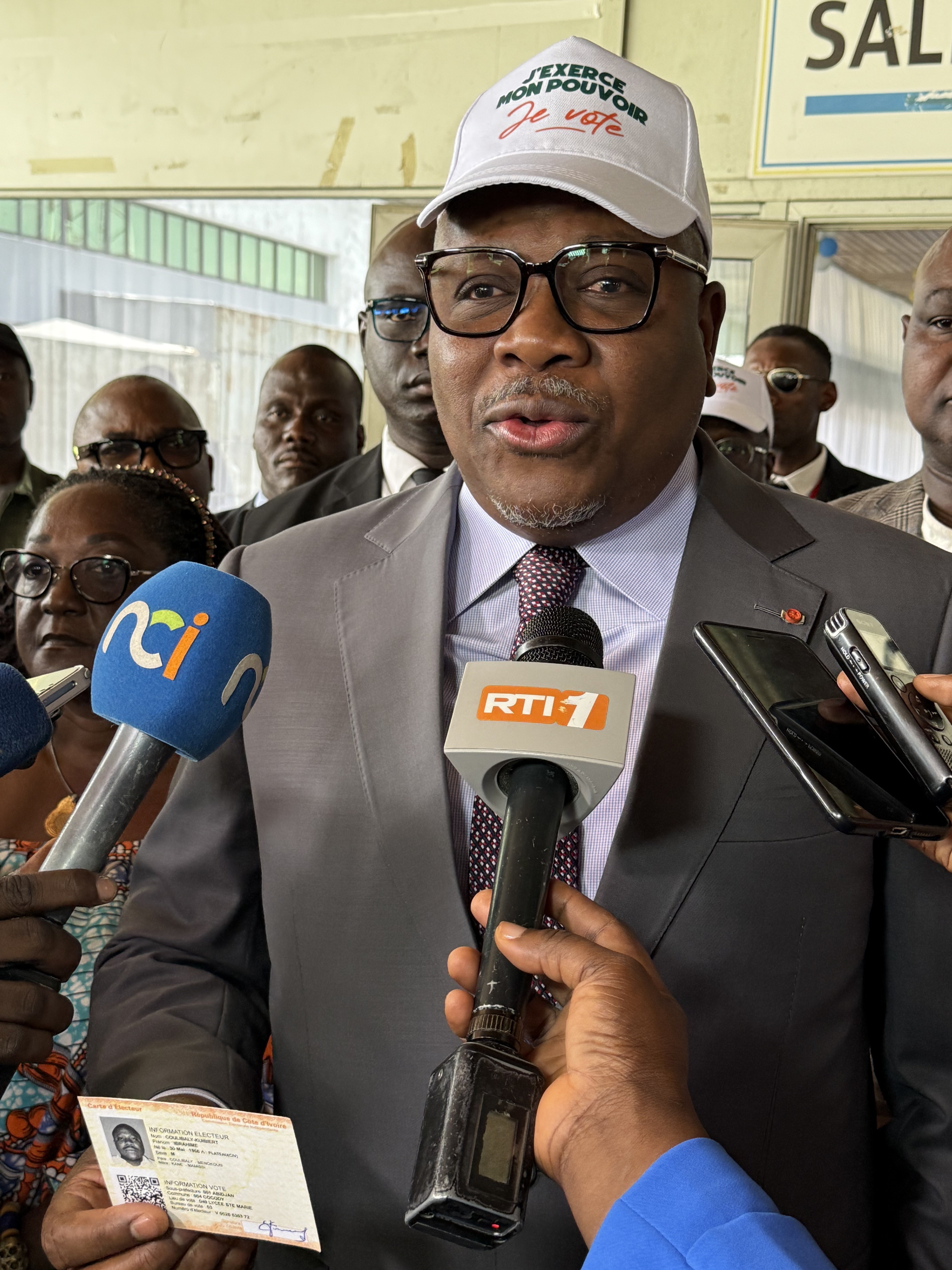 Élections 2025 : Le président de la CEI invite les électeurs à retirer leurs cartes pour garantir leur participation