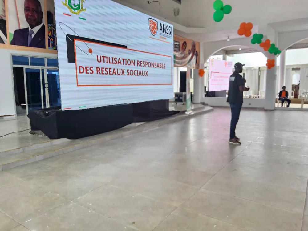 #EnLigneTousResponsables : le Ministère de la Communication sensibilise la jeunesse de Songon lors de la SNAC 2025