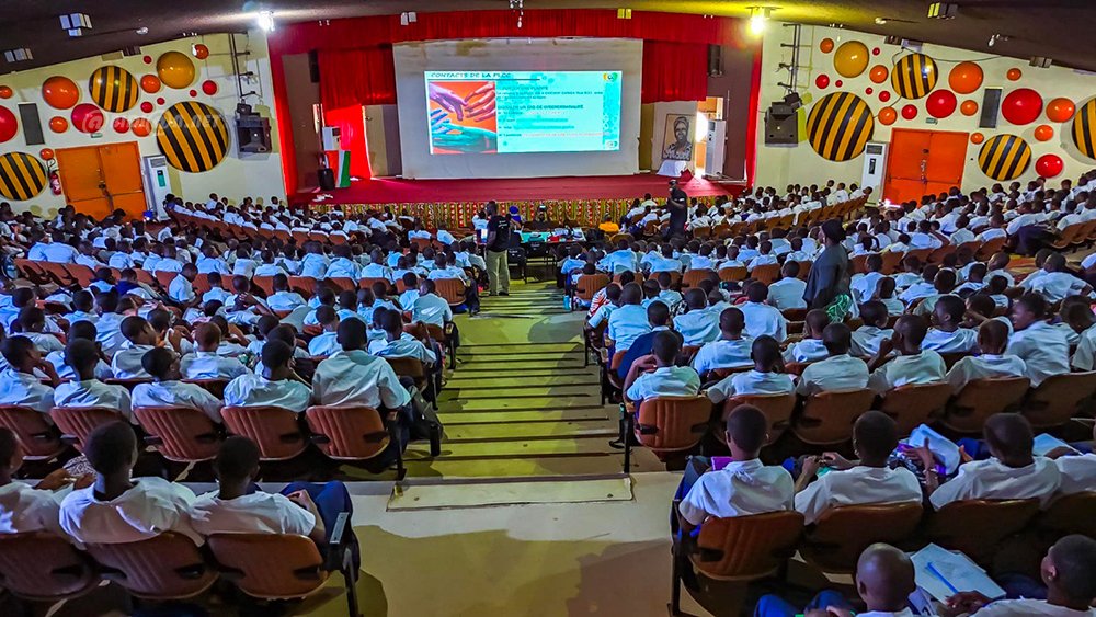 #EnLigneTousResponsables : les proviseurs des Lycée Scientifique et Lycée Mami Adjoua invitent les élèves à un usage responsable des médias sociaux
