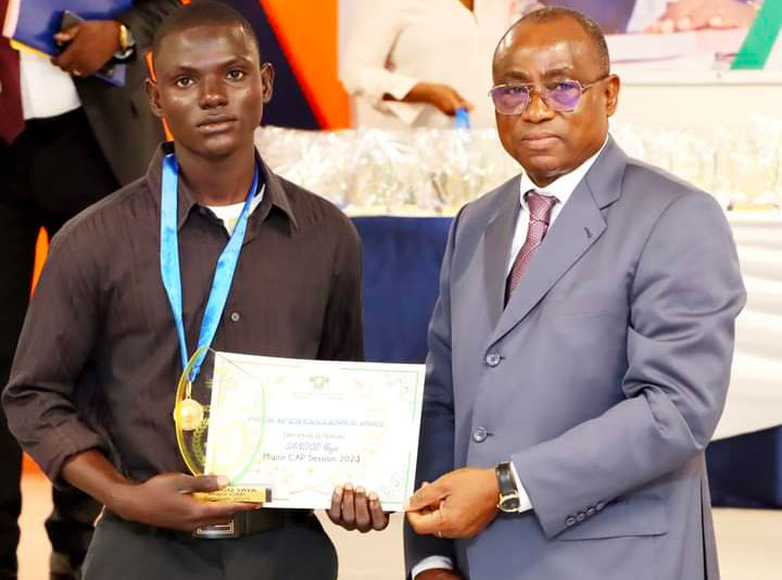 Enseignement technique et Formation professionnelle : le ministre Koffi N'Guessan distingue 102 apprenants à la 1ère édition du prix d’excellence de son département ministériel