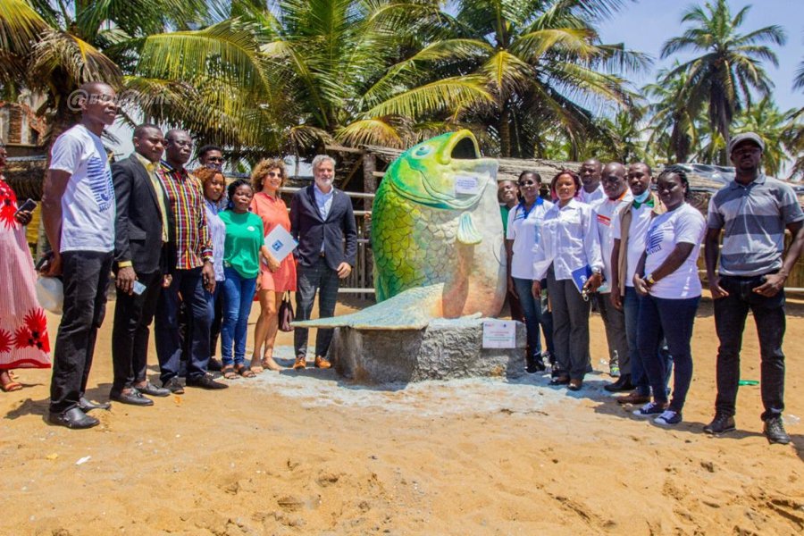 Environnement : la statue d'un poisson géant artistique et écologique inaugurée à la plage de Jacqueville