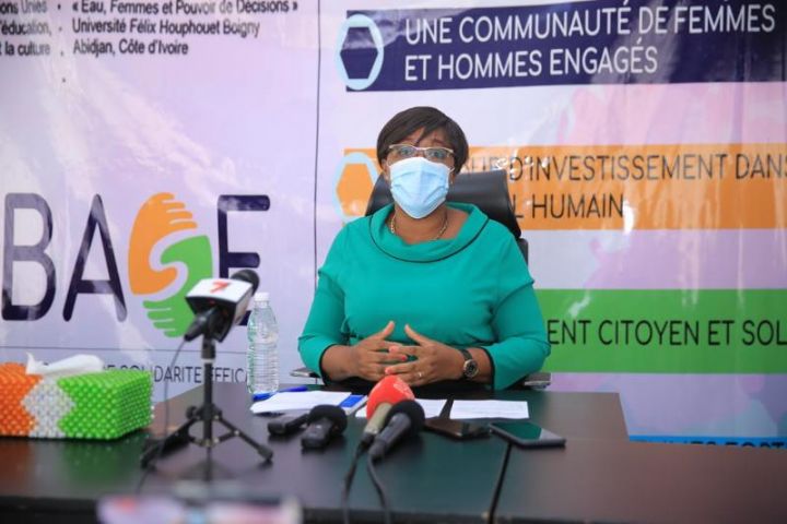 Le Compendium des compétences féminines de Côte d’Ivoire a présenté jeudi à Abidjan l’initiative « La BASE », une plateforme visant à partager les valeurs d’amour et de solidarité dans le contexte de la pandémie du Covid-19