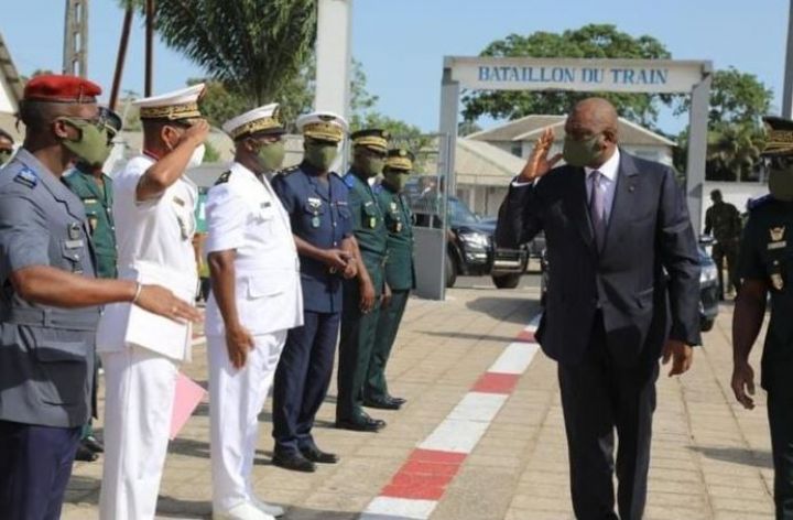 État-major général des armées: Le ministre d’État Hamed Bakayoko encourage les militaires à la production de 200 milles masques au moins