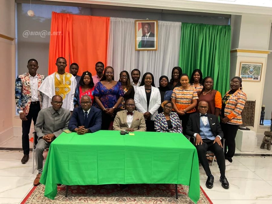 États-Unis d'Amérique : Les 15 YALI ivoiriens de la cuvée 2023 reçus par l’Ambassadeur Ibrahima Touré