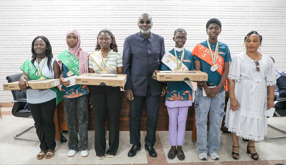 Excellence : Le Maire Jean-Marc YACE honore les lauréates du concours 