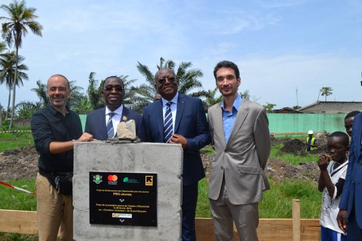 Pose de la première pierre de l’atelier d’électricité à Grand-Bassam