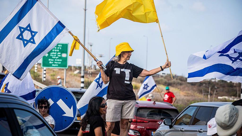 Israël exige la libération de tous les otages de Gaza, remettant en cause la proposition de cessez-le-feu.