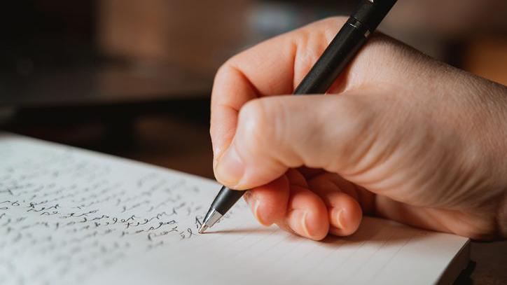 Pourquoi l'écriture d'un médecin est-elle mauvaise ? Les neurosciences derrière l'écriture