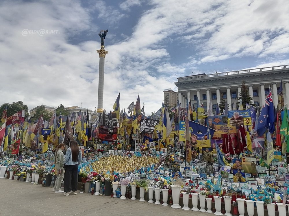 Face aux bombes russes : l’Ukraine pleure ses morts et refuse de plier, quatre ans après