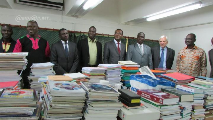 Université Félix Houphouët-Boigny: la faculté de pharmacie reçoit des ouvrages d’une valeur de 5 millions F Cfa