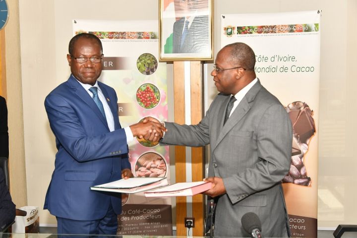 La Côte d’Ivoire et le Ghana envisagent d’instituer un prix plancher du cacao (Autorités)