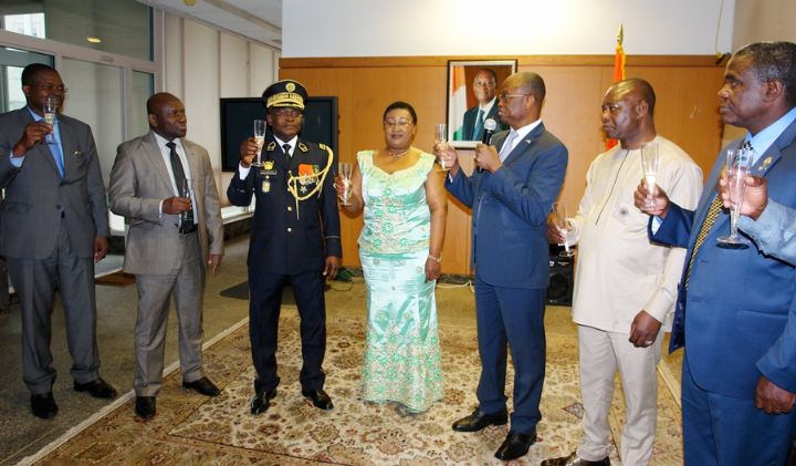 Armées- L’Ambassadeur Daouda Diabaté félicite le Général de Brigade Yao Adjoumani, nouvellement promu par Alassane Ouattara