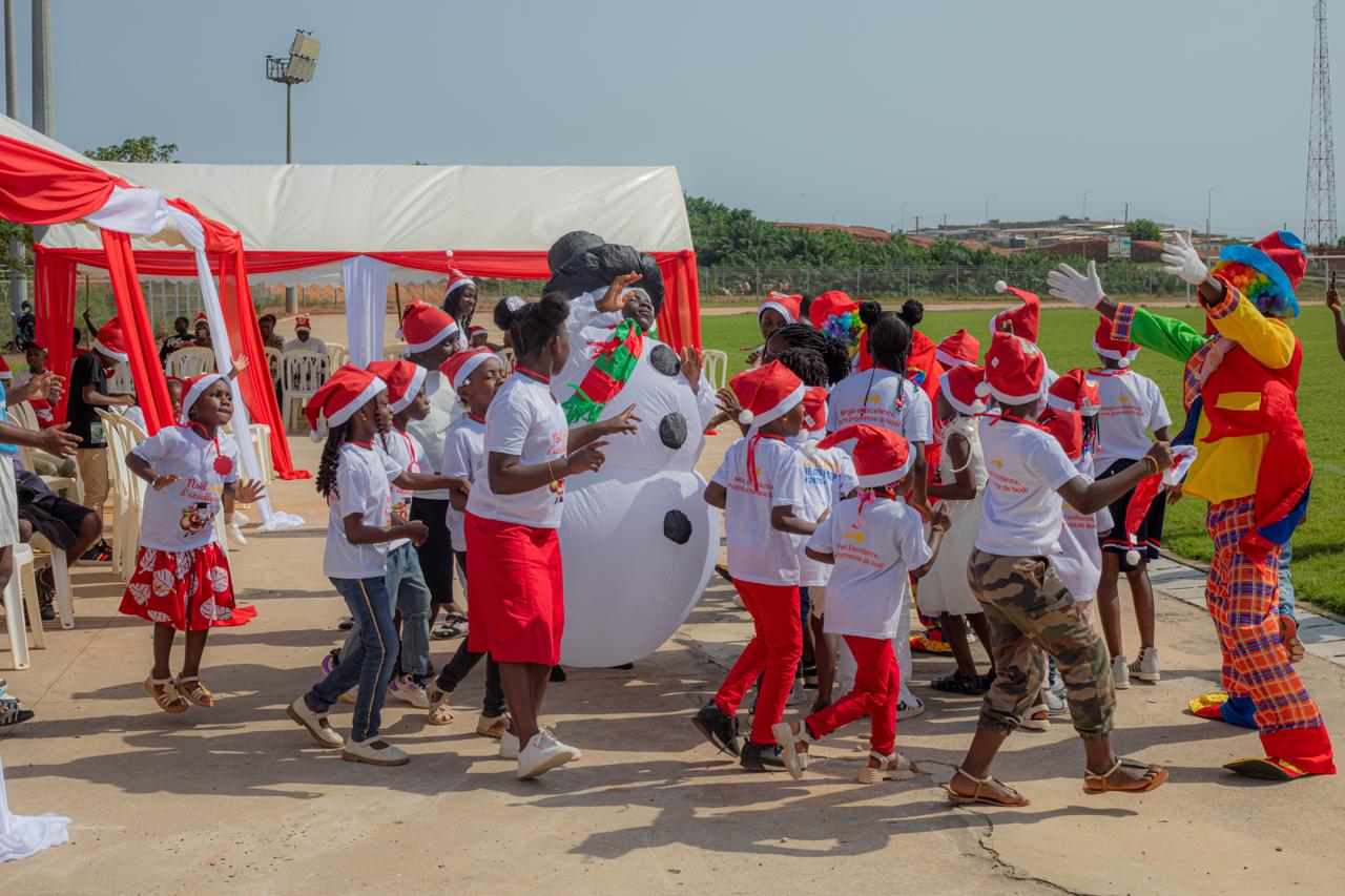 Fête de fin d’année : des meilleurs élèves célébrés lors d’un arbre de Noël à l’Université Polytechnique de San Pedro
