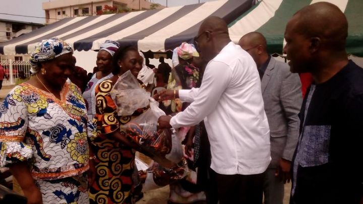 Fête des mères : François Albert Amichia comble 2000 Mamans