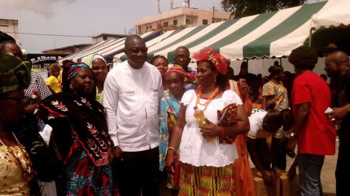 Treichville fete des mères : François Albert Amichia comble 2000 Mamans