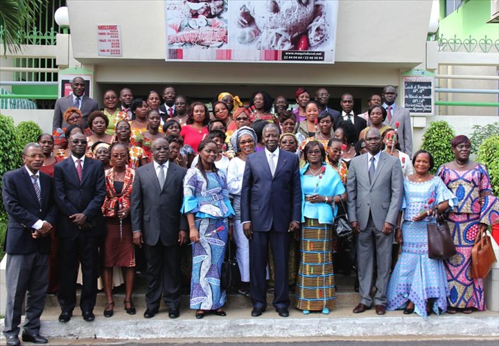 Ministère du pétrole et de l’énergie / fête des secrétaires 2014 : le Ministre Adama Toungara honore ses collaboratrices