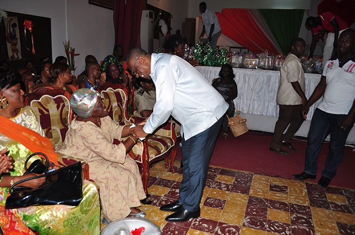 Fête des mères à Grand Bassam : Ezaley offre Bétika et plus de 600 cadeaux