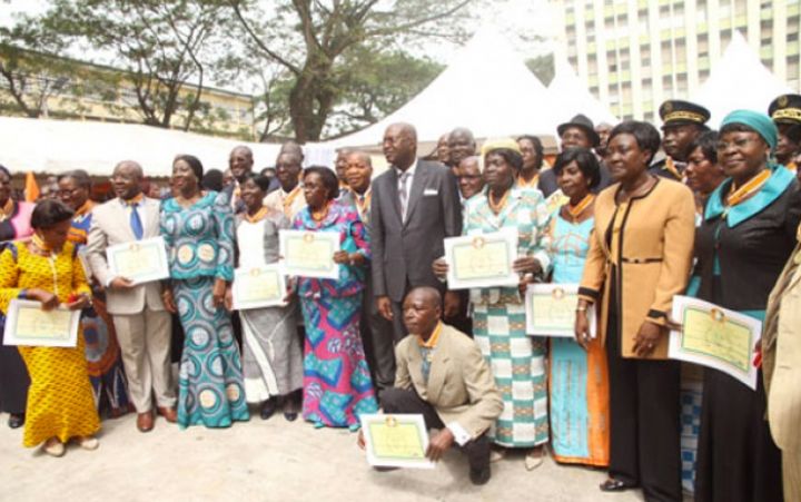 Fonction publique: Environ 500 fonctionnaires et agents décorés