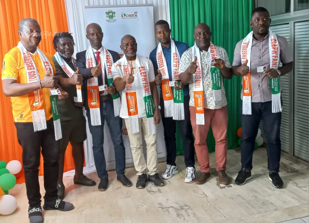 Football : des Supporters des Éléphants retirent leur Carte CNSE