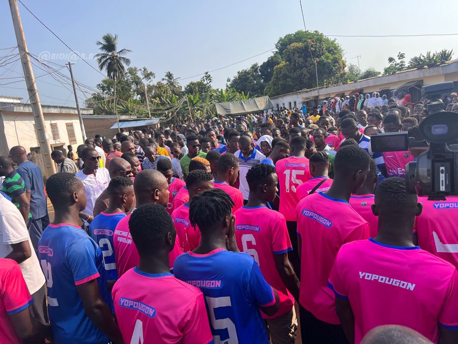 Chroniques 225 on X: • Décès de Sylla Moustapha, joueur du Racing Club  d'Abidjan, suite à un malaise sur le terrain du stade Robert Champroux de  Marcory. Repose en paix 💔🙏🏽  /
