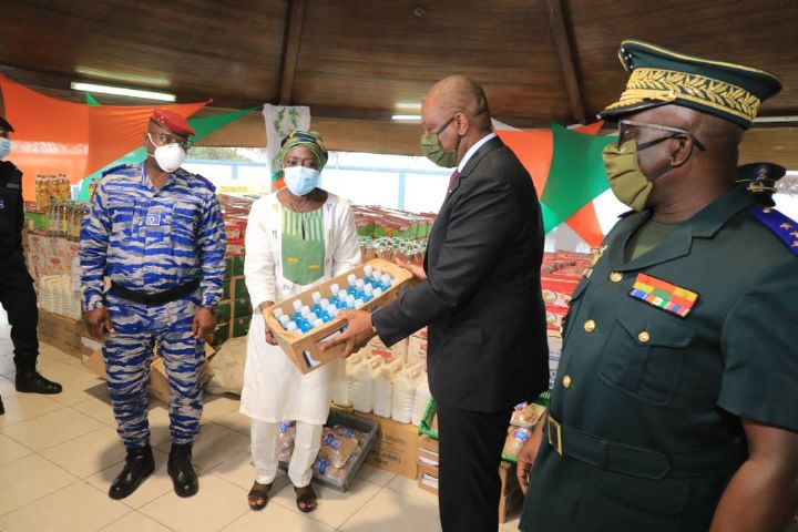 Covid-19 : des vivres et non-vivres offerts aux forces de défense et de sécurité de Côte d’Ivoire