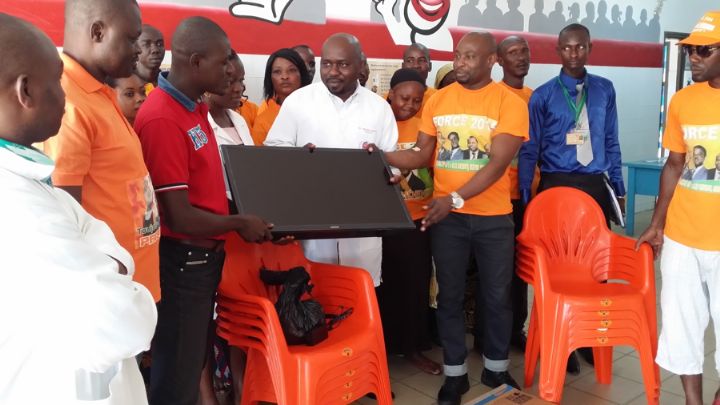 Bouaké: le mouvement Force 2015 fait un don au Centre National de Transfusion Sanguine ( CNTS)