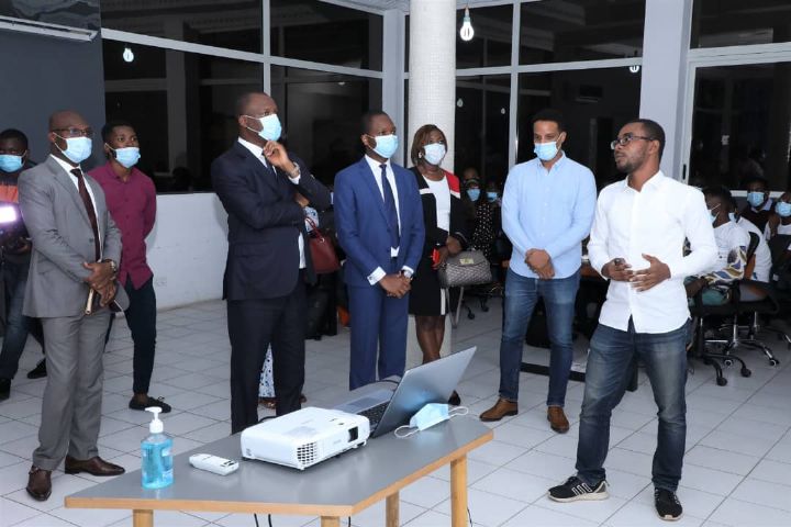 Formation et encadrement des start-up: le Ministre Mamadou Touré visite un centre d’incubation