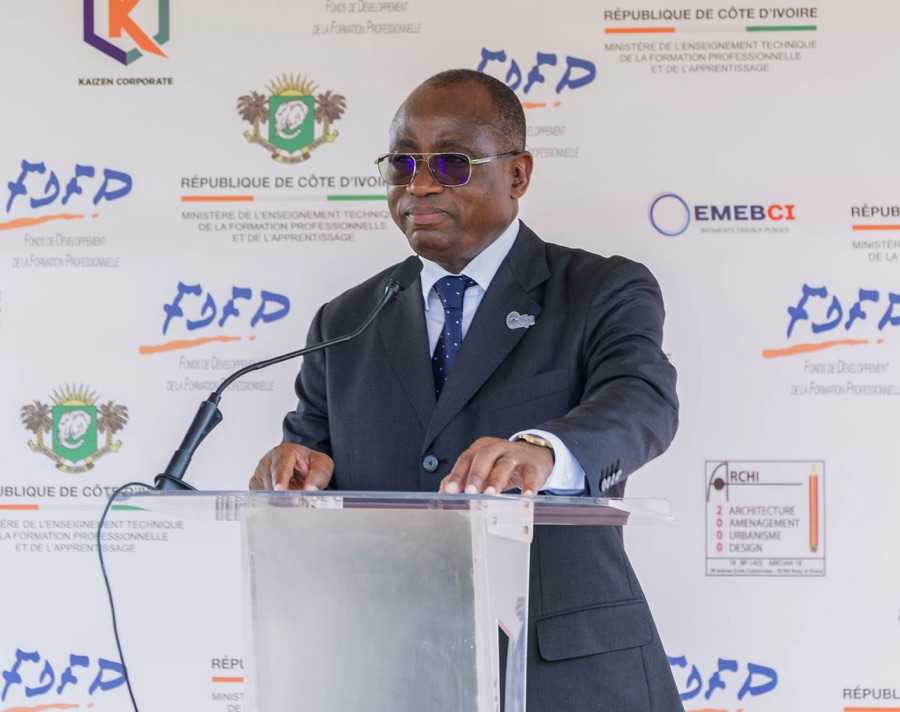 Formation professionnelle / 2ème cohorte du projet Grande Distribution: 325 jeunes formés, selon le ministre Koffi N'Guessan