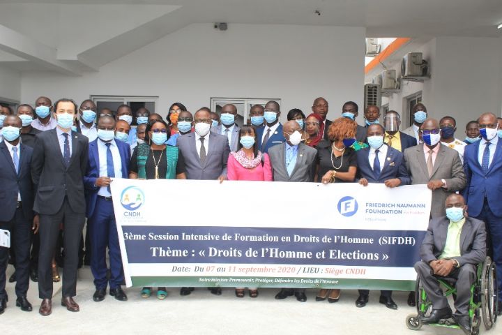 Formation des partis politiques ivoiriens à Abidjan sur la culture électorale sans violence
