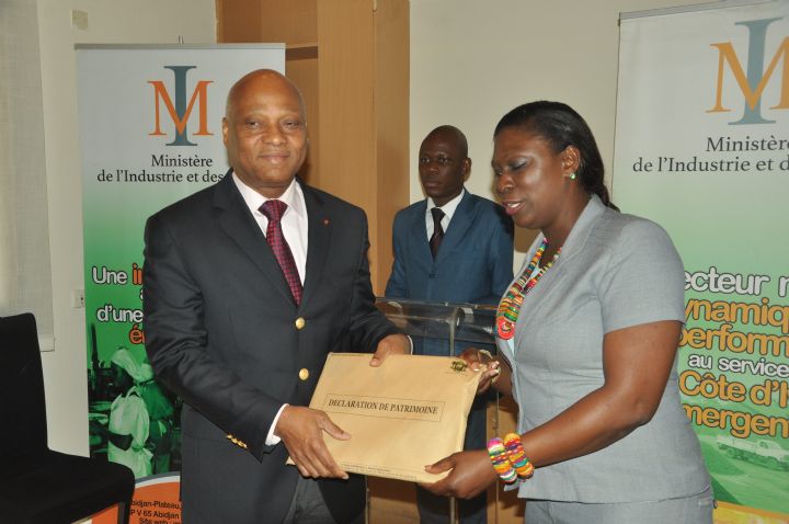 Promotion de la bonne gouvernance: le ministre de l’Industrie et des mines a reçu le formulaire de déclaration de patrimoine