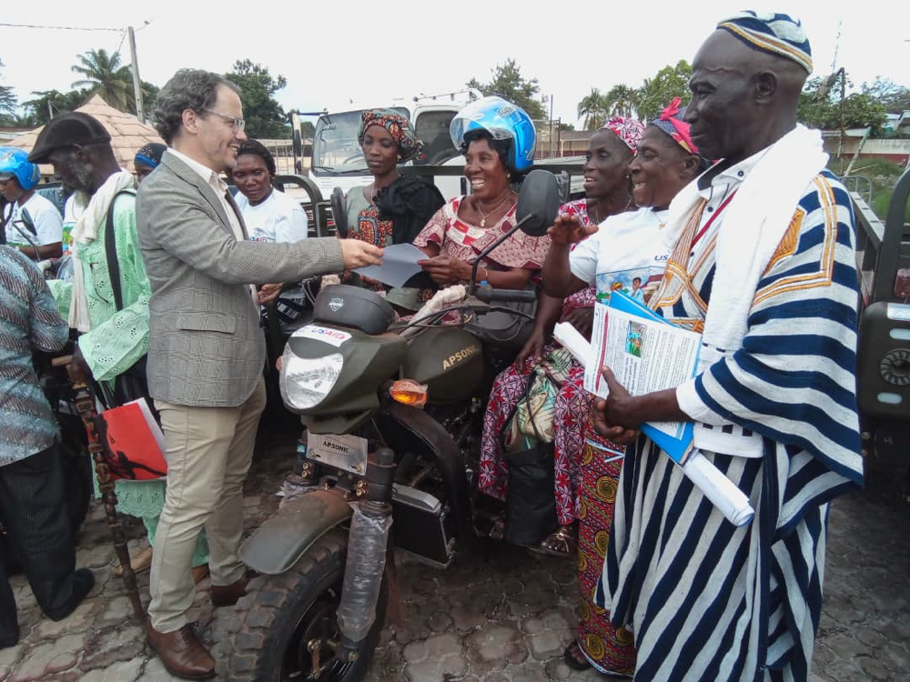 Forum régional du Cavally : Remise de tricycles à des groupements de femmes à Guiglo