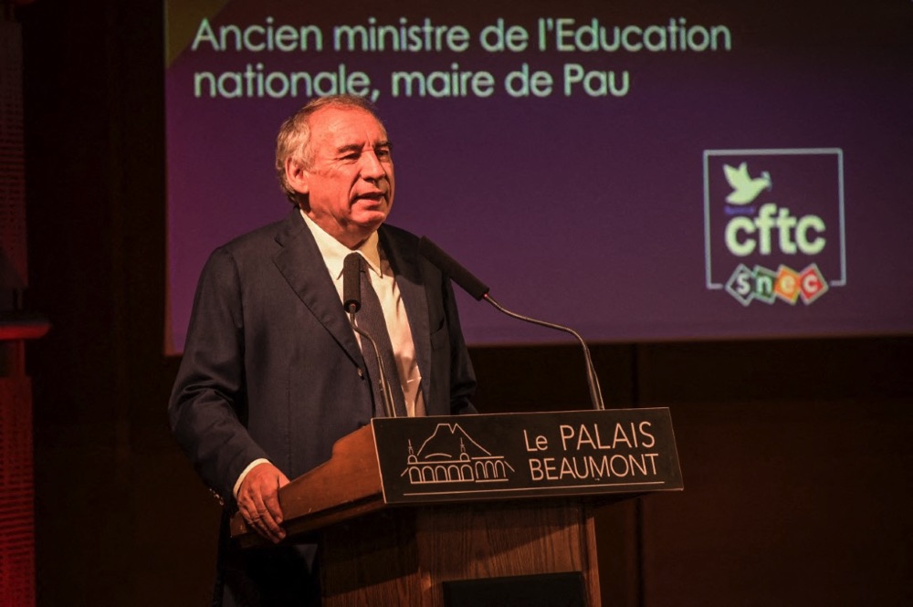 Emmanuel Macron nomme François Bayrou Premier ministre (Elysée)