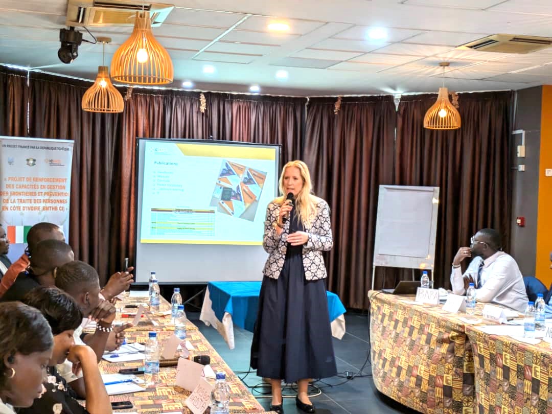 Fraude documentaire et à l'identité aux frontières ivoiriennes : la République tchèque renforce les capacités d’une douzaine d’experts-formateurs de la DST