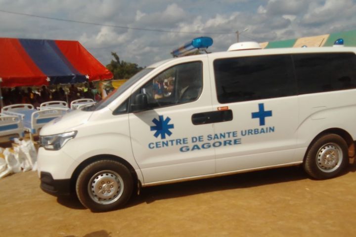 Le centre de santé de Gagoré reçoit son premier médecin et une ambulance